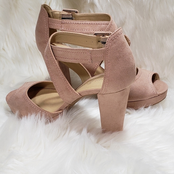 Shoes - Picture 5 of 10